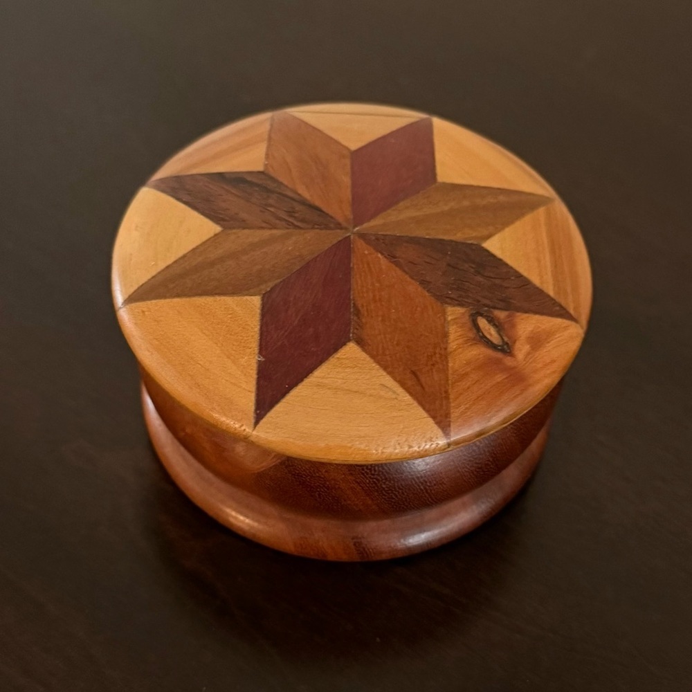 Wood Inlay Trinket Box Star Pattern Round Jewelry Box 3” Handmade Style Decor - Picture 2 of 3